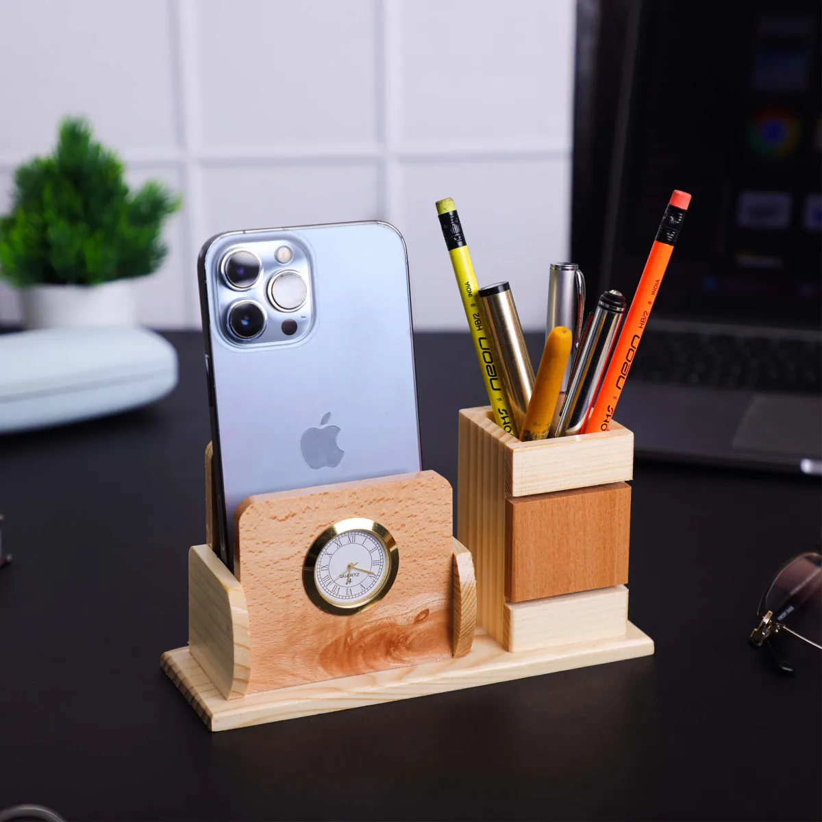 Wooden Pen Stand Retro