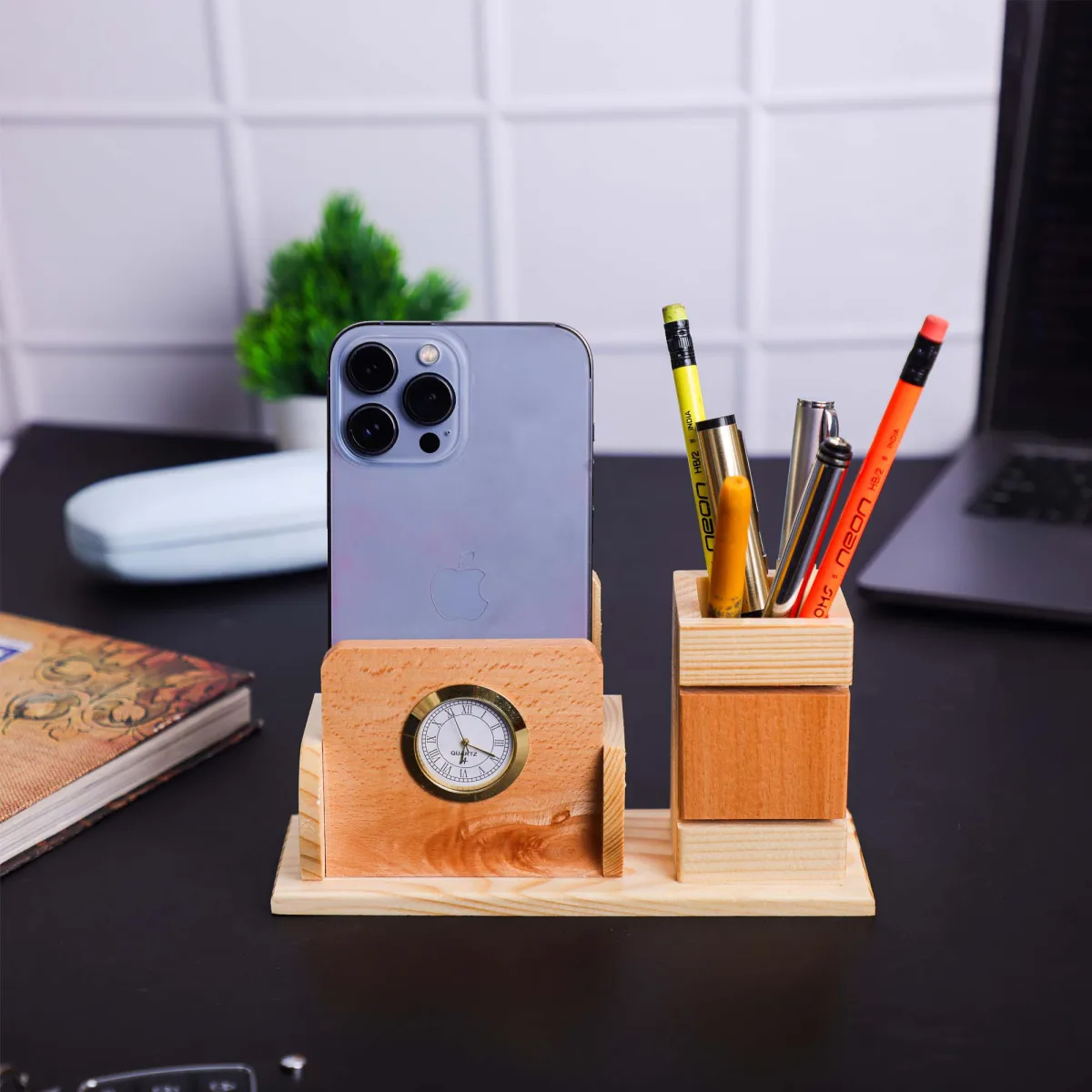 Wooden Pen Stand Retro